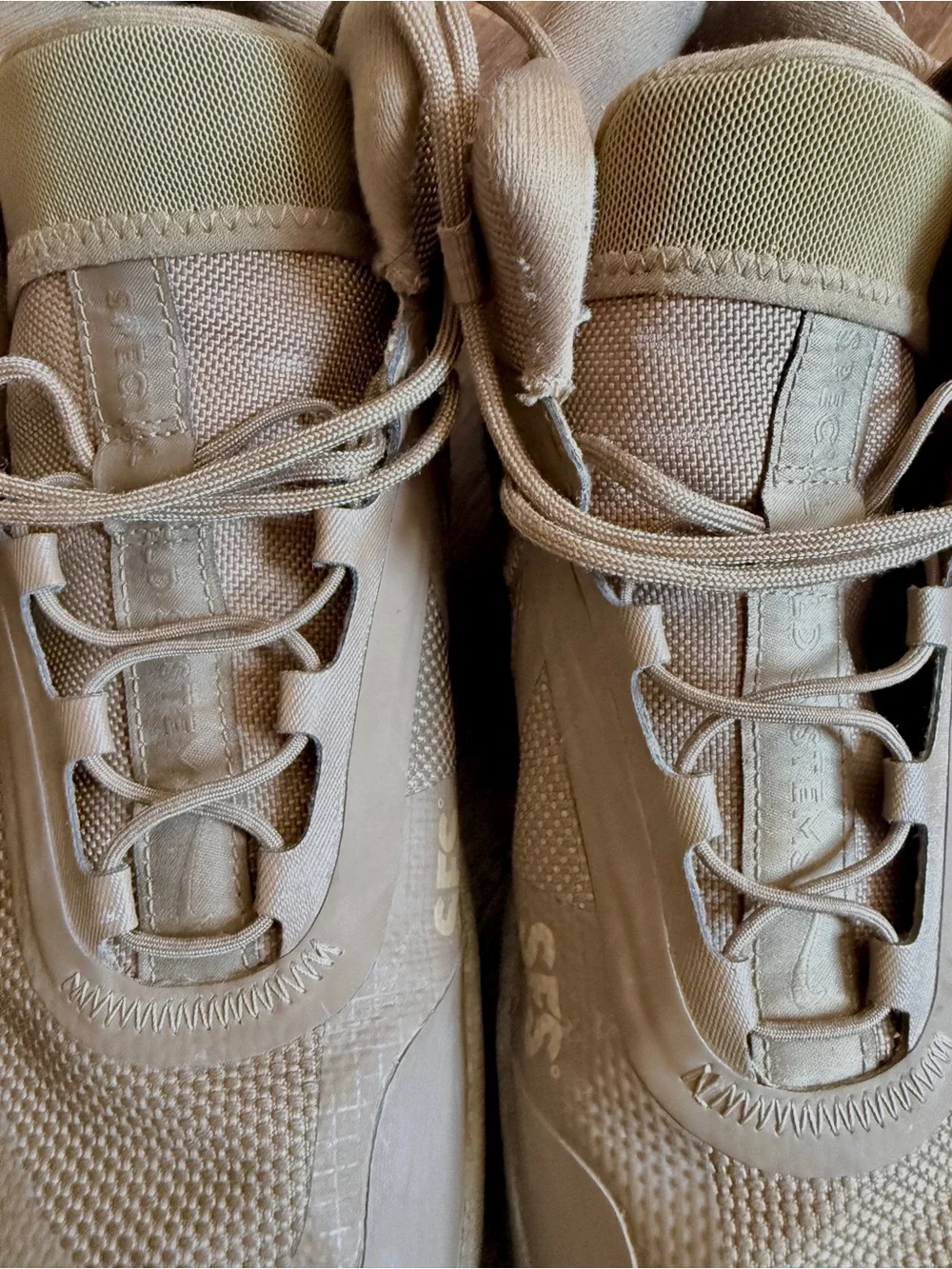 Nike sturdy mid